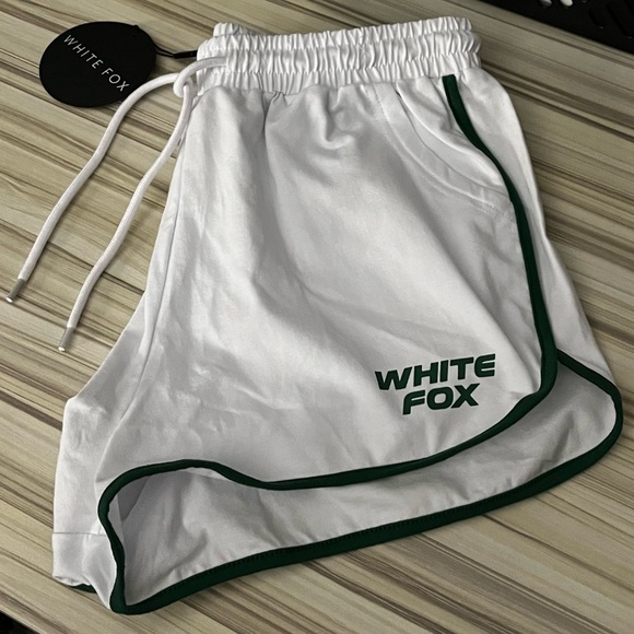 White Fox Boutique Another Level Relaxed Shorts White - Picture 2 of 7